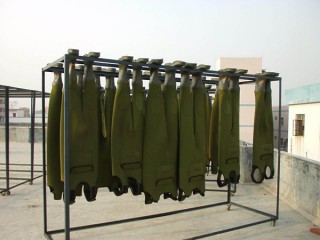 hang the wader to be dry after the water testing